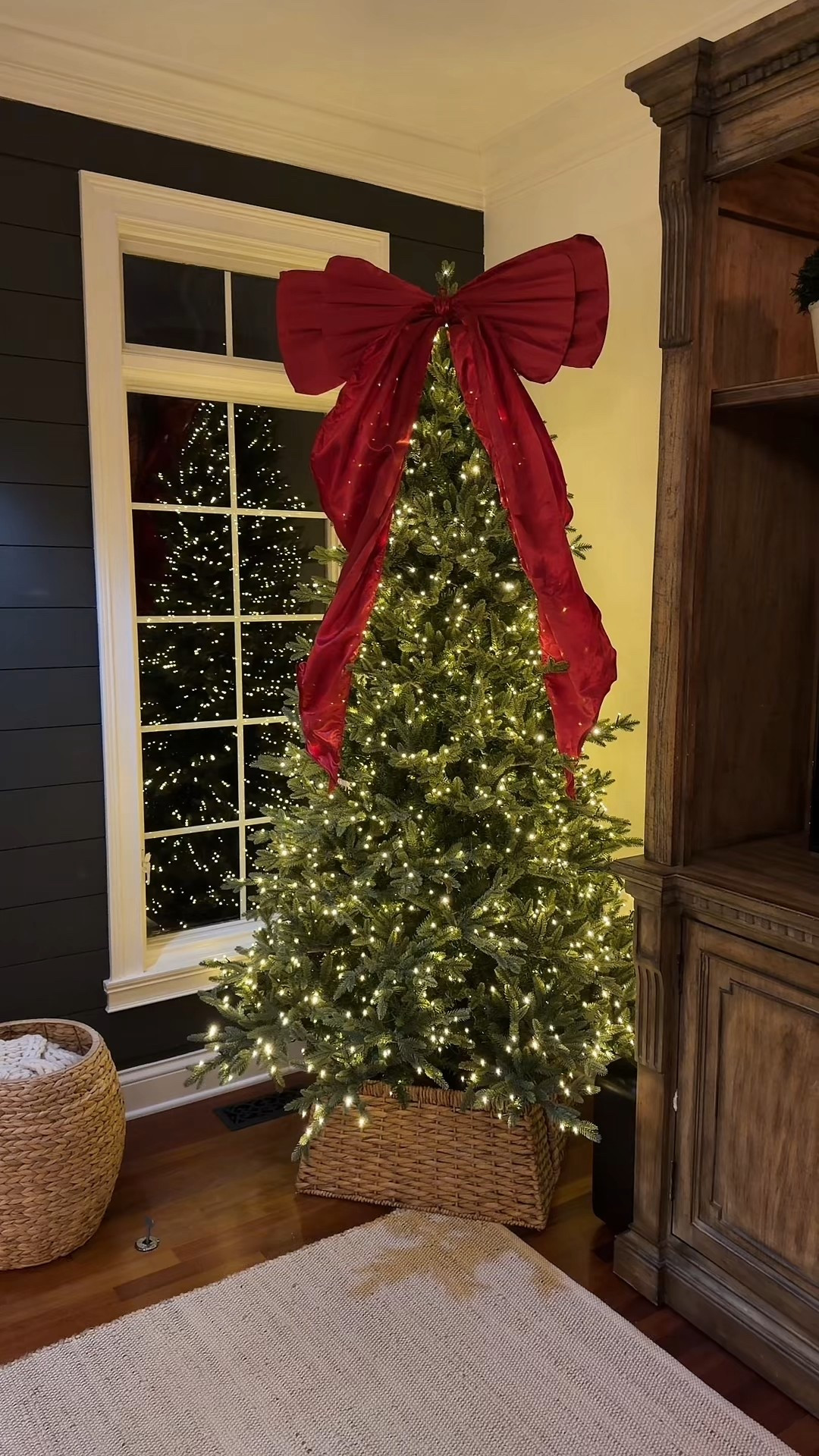 Love this giant satin tree bow!
Christmas decor
Ralph Lauren Christmas 

#LTKHoliday #LTKHome #LTKSeasonal