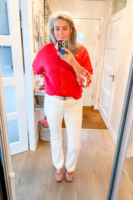 Ootd - Monday. Cream bootcut jeans by Circle of Trust, blouse with floral print (Norah, can’t be linked) and a short sleeve cardigan (Hema, can’t be linked). Red and white Vivaia flats. 



#LTKover40 #LTKeurope #LTKworkwear