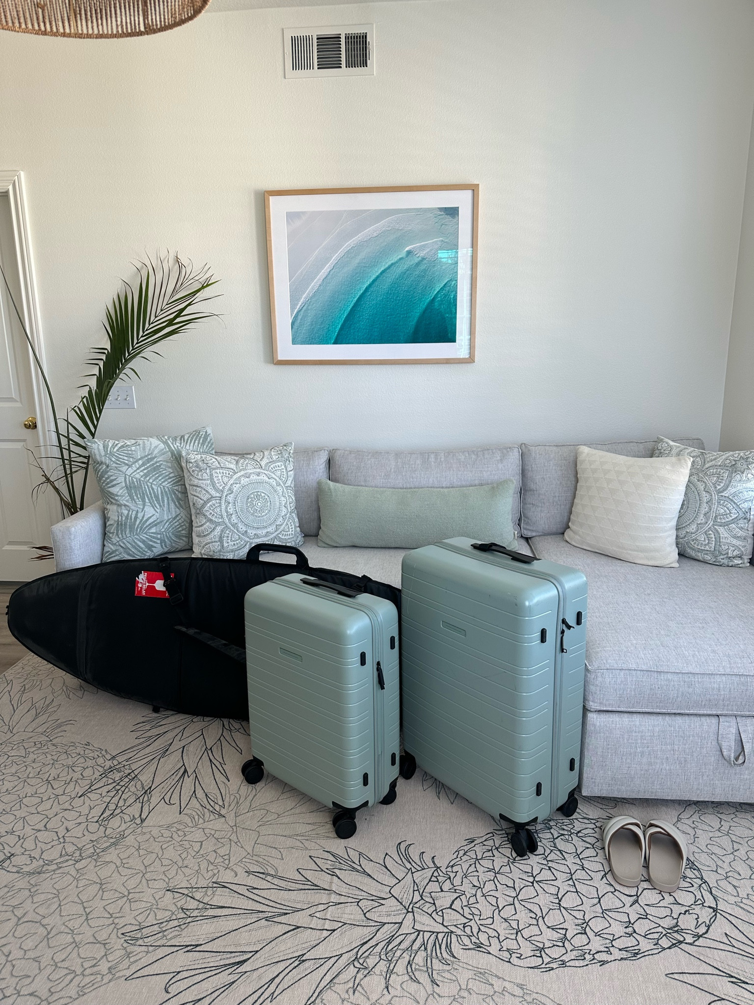 packing for a tropical surf trip ✈️
obsessed with these Horizn suitcases in my favorite color!! 