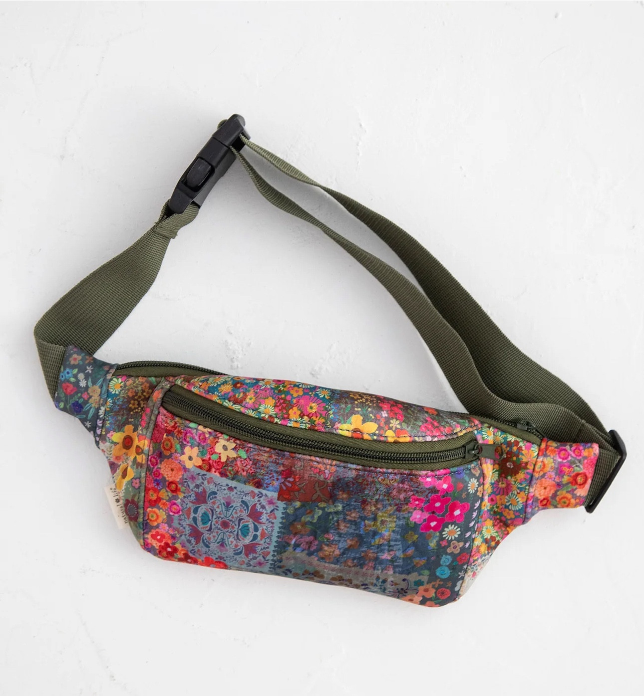 🌻I love Natural Life & I have one of their fanny packs and it comes in handy when I’m working in the garden and don’t have good pockets on my shorts, but want to listen to a good podcast or have my phone on me. 

#LTKFindsUnder50 #LTKGiftGuide #LTKWorkwear