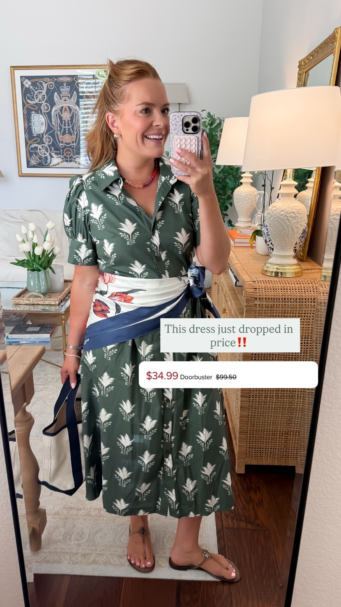 I got a small in this dress!! The pattern is stand out 😍 I love how easy the dress is to throw on but make a statement!!