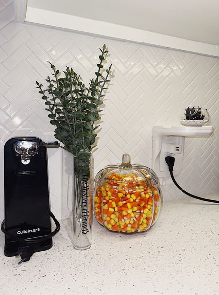 one of my favorite little nooks of the kitchen because of the coziness, fall vibes, + outlet that holds items like iPads/tablets, phones, etc 🌿🎃🩷

kitchen decor, kitchen organization, organized home, fall decor, kitchen essentials, halloween decor, black house decor, neutral home decor 

#LTKSeasonal #LTKSale #LTKhome