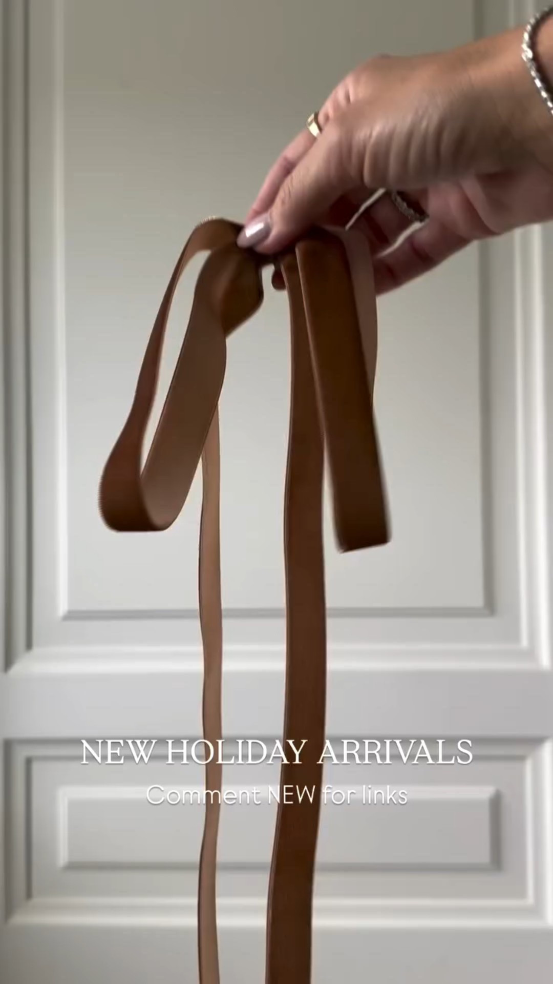 Velvet ribbons, glimmering ornaments & the perfect soft greens. All the cozy sparkle this season needs ✨ 

We stocked up on ALL of these pieces from @alicelanehome this year for our clients homes! 

Comment NEW for links!
Use Bullard20 for 20% off!