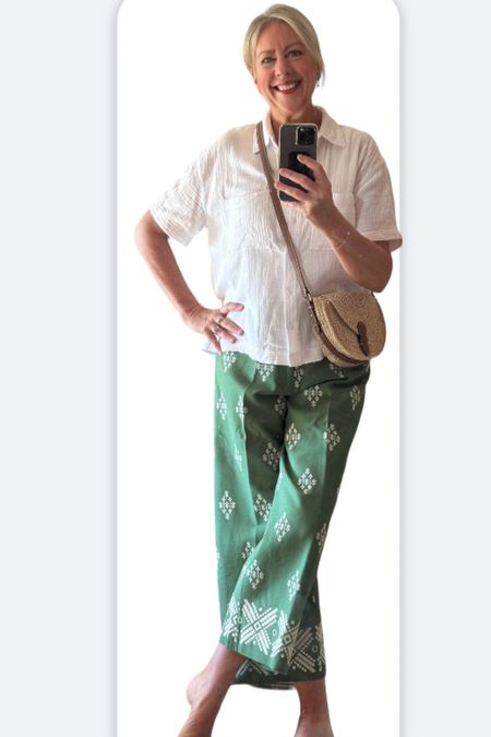Happy Earth Monday ! 

Wearing an earthy green tone today 
These linen pants with wider leg and cropped hem are a classic !   
Zipper front enclosure with two back pockets .  No front or side pockets  . 
They have a cool geometric design throughout and also bordering the hemline .   They are high waisted and have belt loops if you wish to accentuate your waistline with a cool belt .

The white linen top is cropped and buttons up the front .  A lightweight loose fitting shirt that goes with anything .  

The cross body rattan bag was ordered on line this year from Zara .  It is a perfect addition to this springtime outfit and just big enough to hold your necessities. 



Are you aware of this years theme for earth day ?   If not it is plastic vs planet 

Shirt @joefresh
Pants @zara
Bag @zara

#earthday
#planet
#plastic
#linen
#zara
#geometric
#fashionablesixties
#april22
#cropped