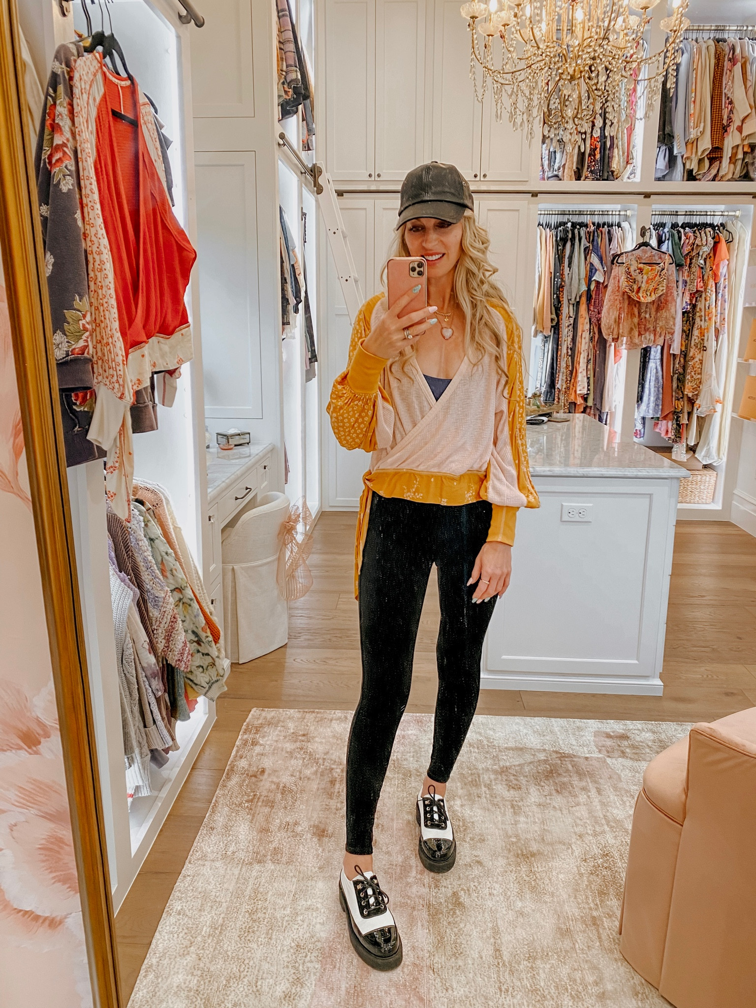 Velvet leggings- yes please

#LTKunder100 #LTKshoecrush #LTKstyletip