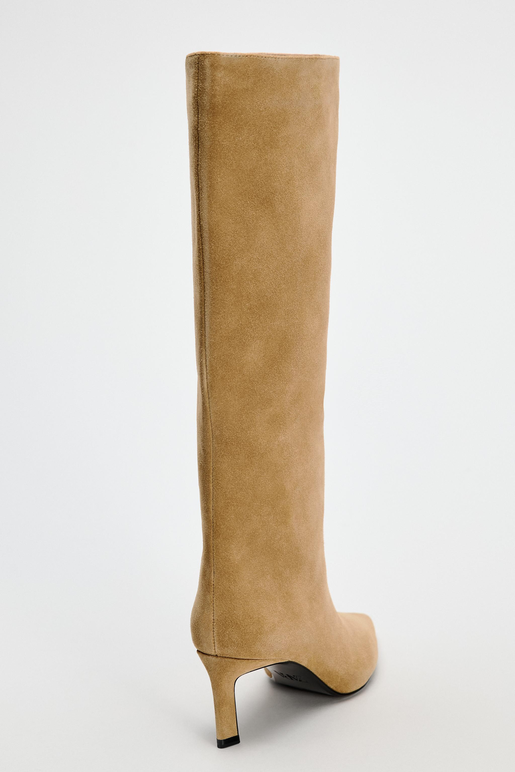 Split suede wide-leg boots. Stiletto heel. Topstitching detail on the front. Pointed toe. Heel he... | Zara UK