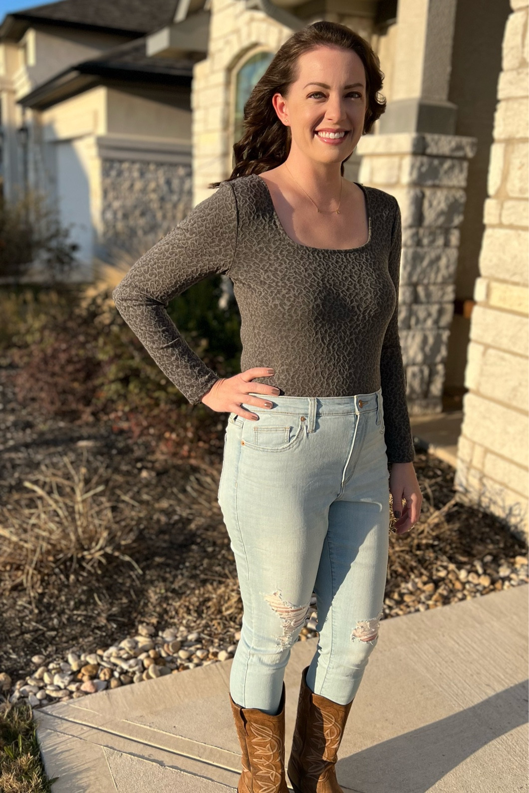 Two stepping kinda night! 🤠 


Lucchese boots
Cowgirl 
Target
Washed jeans 
Bodysuit 

#LTKunder100 #LTKstyletip #LTKGiftGuide