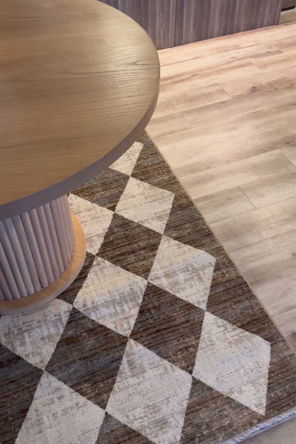 New dining rug deets 🤎✨

#LTKHome