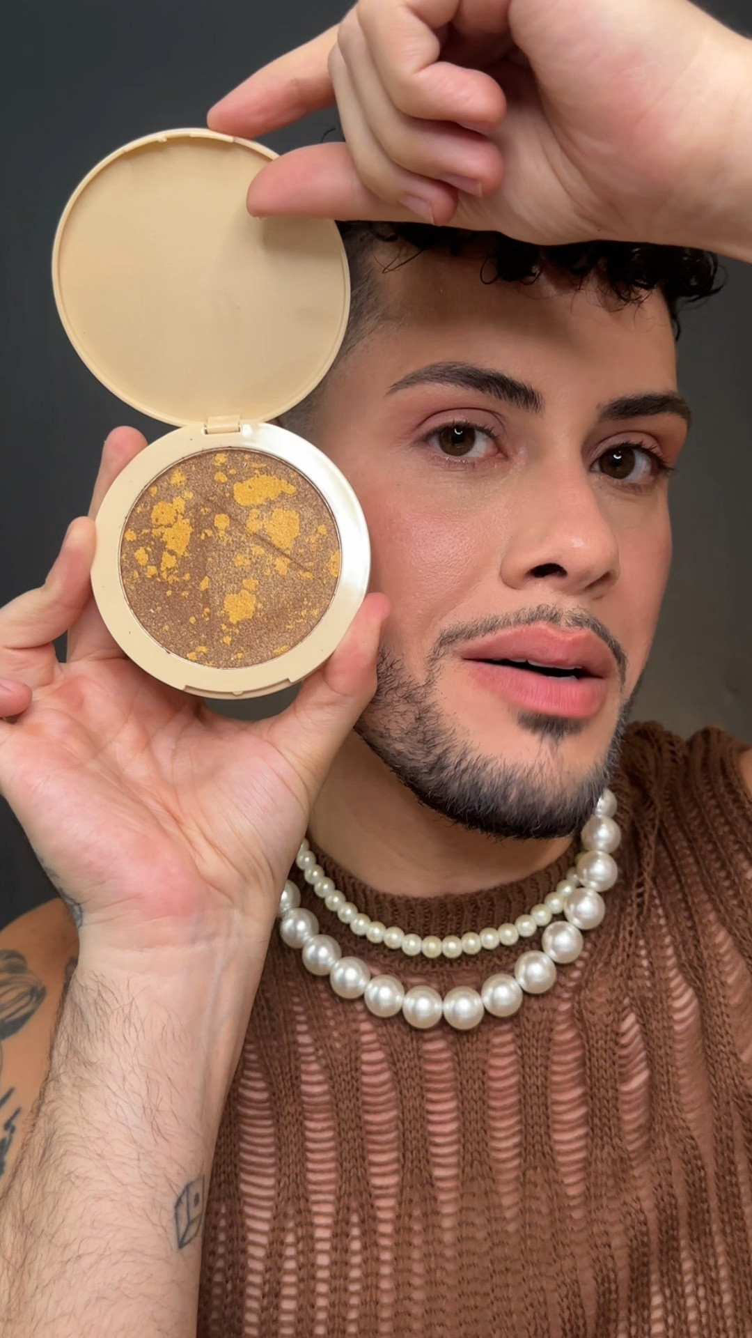 Testando o bronzer iluminador da Ruby Rose 

#LTKbeleza #LTKbrasil