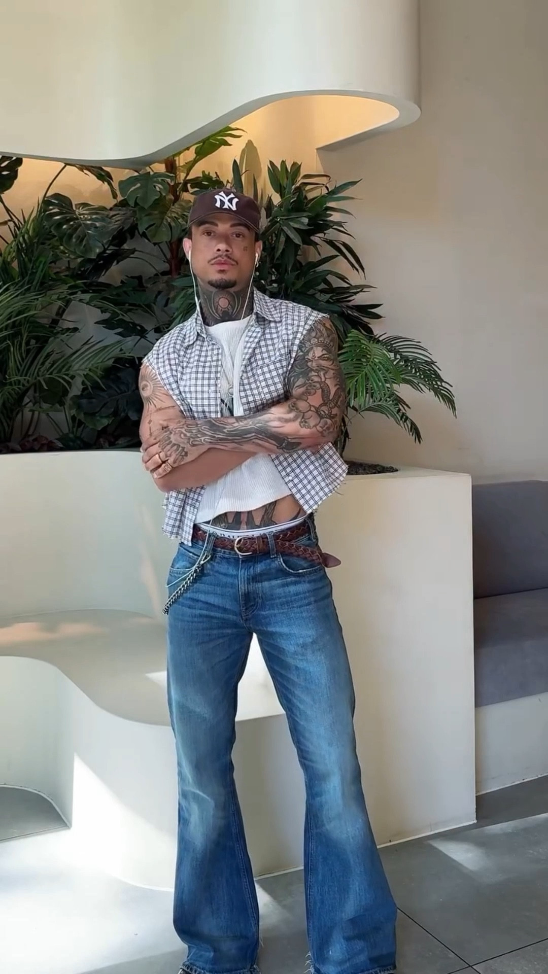 western vibe outfit idea 
#flaredjeans #cowboyboots #streetstyleinspiration #masculineenergy #summeroutfitideas

#LTKjeans #LTKstyletip #LTKsummer