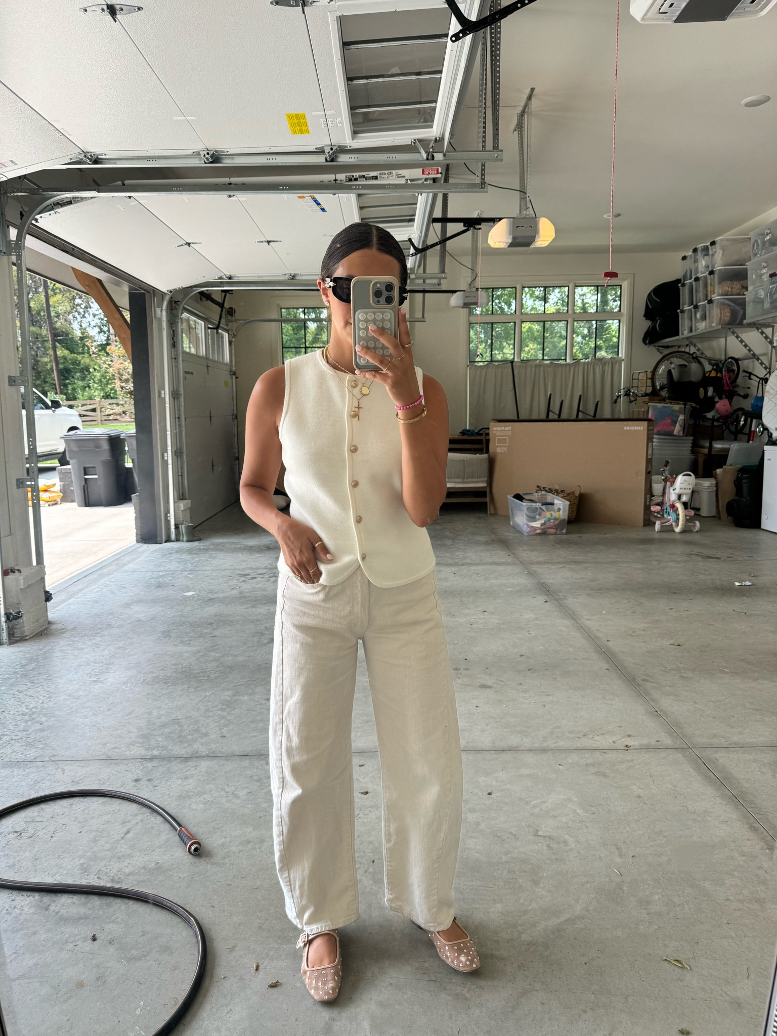 Top: small
Jeans: 28