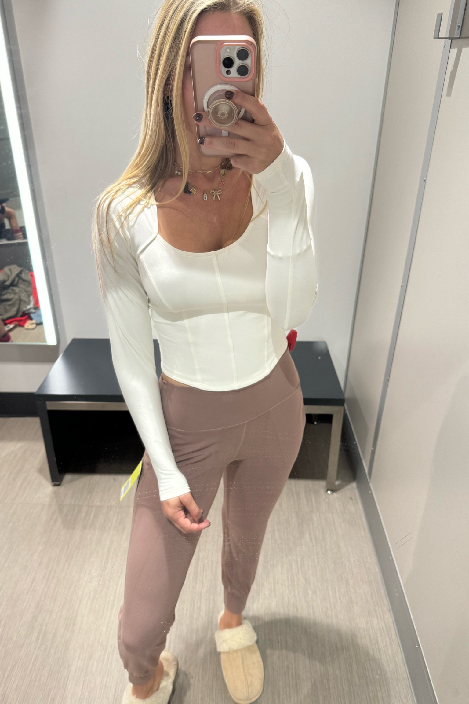 Loungewear find 👏🏻
These joggers are so soft! Wearing a small here in the top and bottoms. 

Insta: bridgetkiene 

#LTKSaleAlert #LTKFindsUnder50 #LTKActive