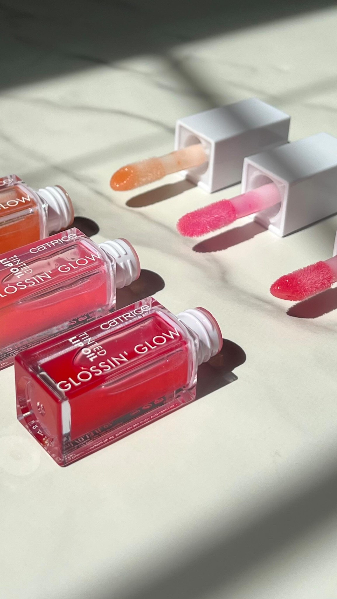 POV: You found the perfect lip oil! @catrice.us 

Catrice Glossin Glow Tinted Lip Oils have officially been added to my purse for my new go to everyday use 💅🏽

The shine + gloss + nourishing benefits of a balm are the perfect combo for me when I need a hint of color and hydration for my lips without it feeling heavy. 

Did I mention they are only $6 each?!

#Catrice #catricecosmetics #lipoillove #glossinglow #affordablebeauty