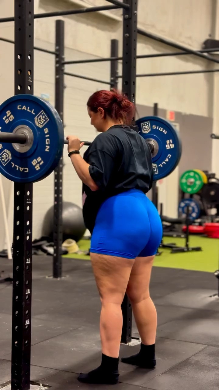 LEG DAY💙

shorts: @joyspels_apparel - you can find them in my L T K ✨