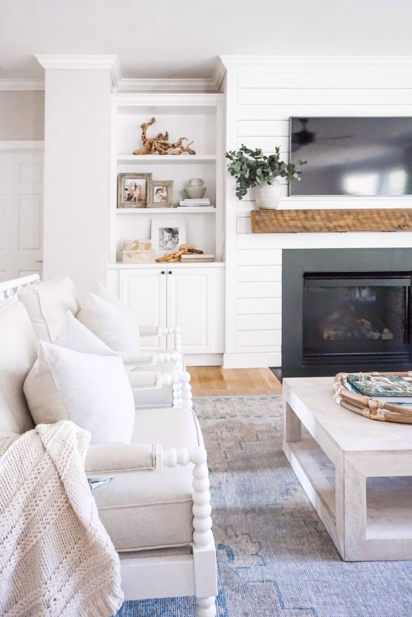 Shop my living room rug on sale this weekend!

pottery barn sale alert home decor area rug woven blue tan natural coastal hand knotted 

#LTKsalealert #LTKhome #LTKstyletip