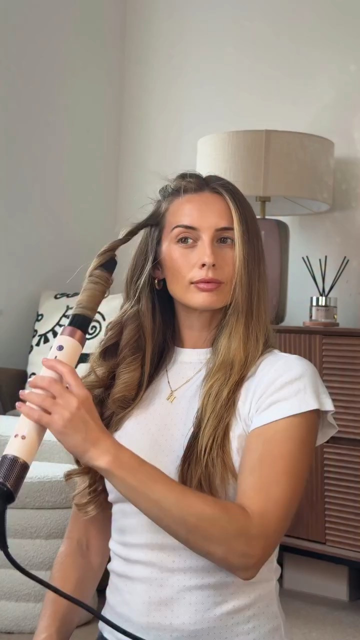 My hair routine 🤝🏼 Dyson 🍦 
My go to full airwrap routine method … 
- Leave in conditoner before detangling
- Styling spray & a little oil for shape, hold and smooth ends
- Rough dry to 80% 
- Use the round brush to smooth & add volume 
- Work through with the airwrap barrels, curling hair all away from my face 
- Setting mid-way with a light, brushable hairspray ( @livingproofuk flex hairspray) 
- Curl face frame forwards and then back for the big sweeping volume
- Add volume & weightless hold with a dry texture mist ( @hairbysammcknight cool girl texture mist) 
- Finshed 🫶🏼✨

#dysonairwrap #dysoncoanda2x #hairturorial #airwrap