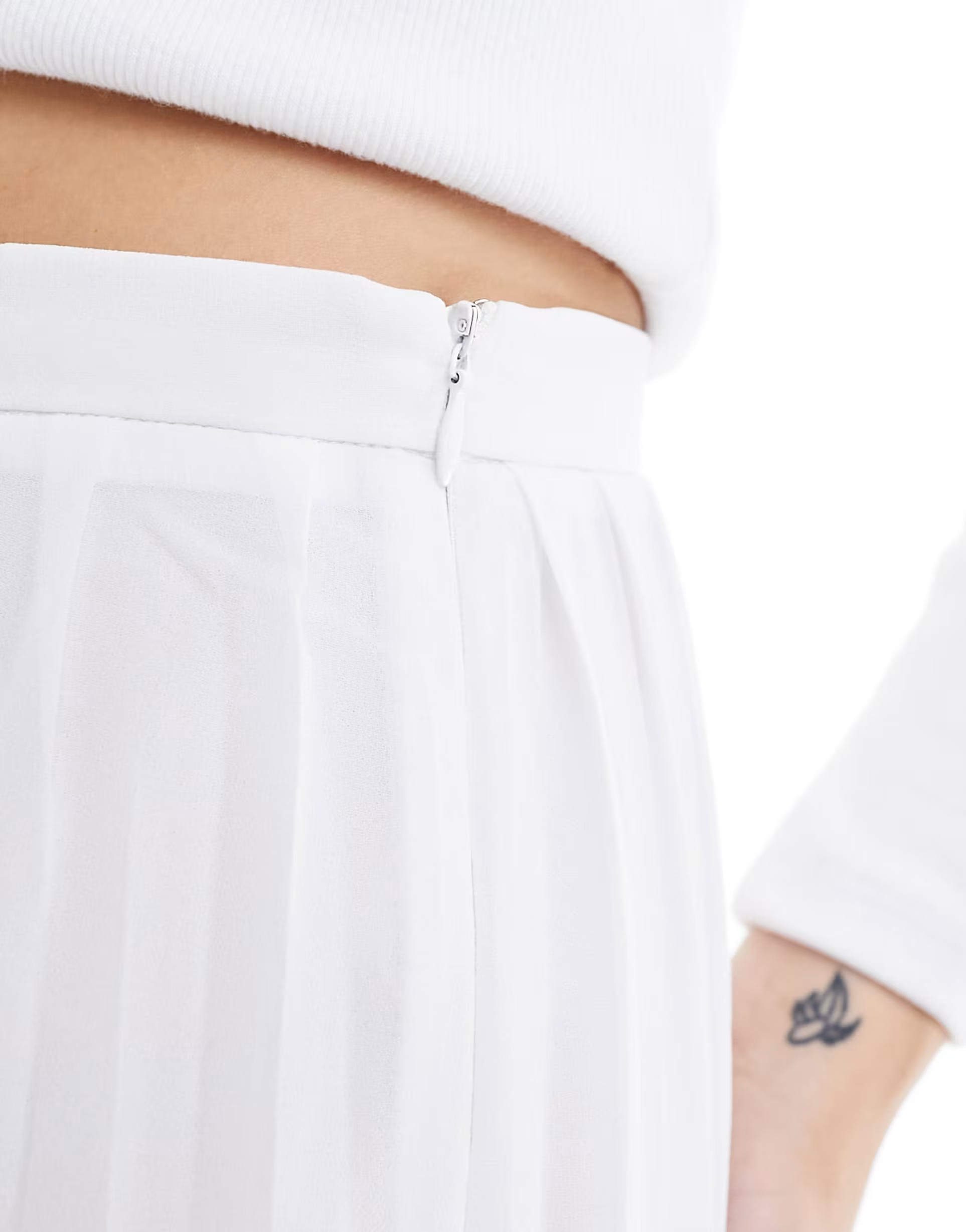 4th & Reckless chiffon pleated maxi skirt in white | ASOS | ASOS (Global)