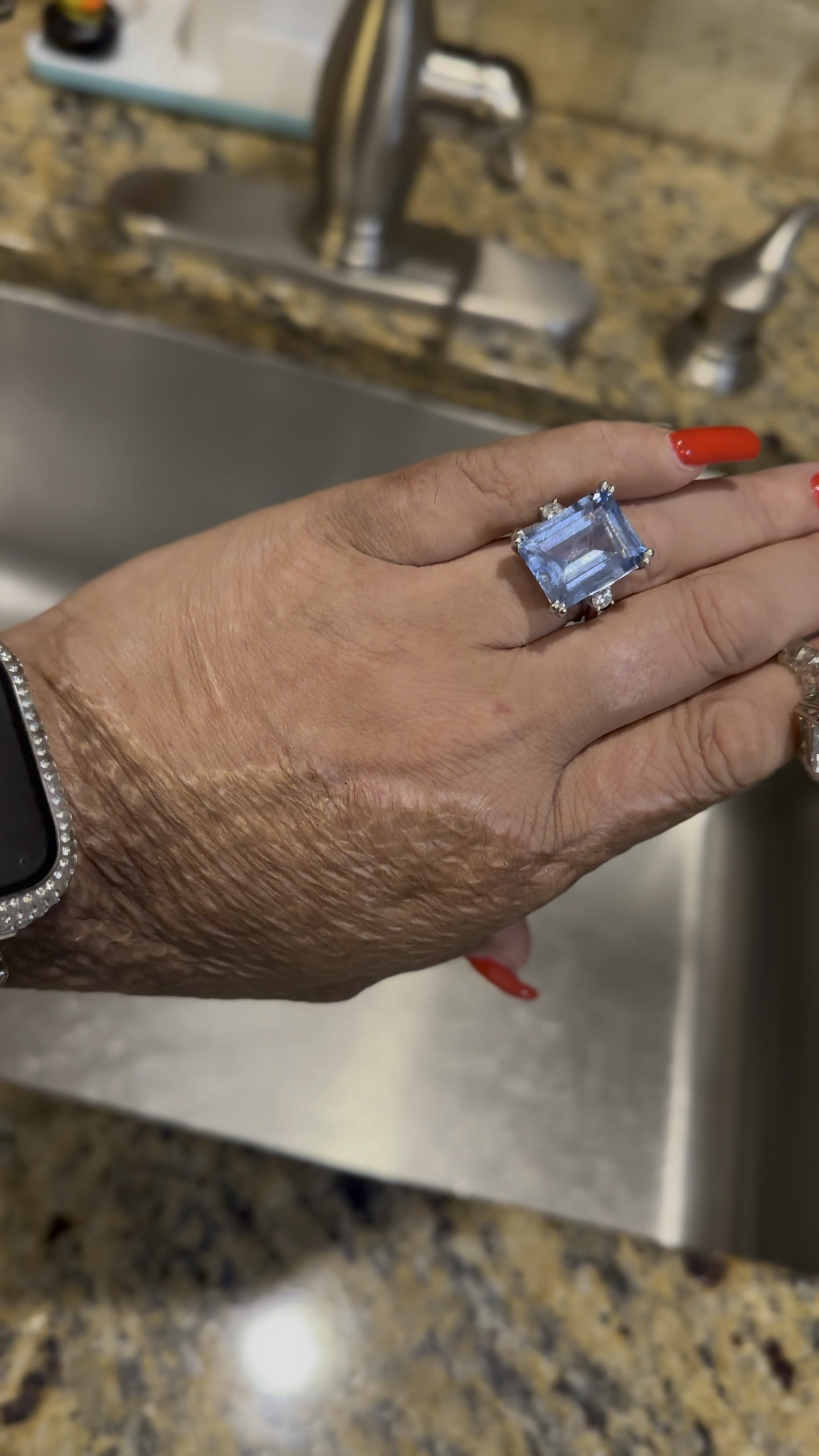 Ross Simons 17 carat Emerald Cut Aqua CZ cocktail ring🔹 I picked this up on sale this week! It’s so pretty that this video does not do it justice.🦋

I love it as much as the Swarovski crystal ring that I got last week! They’re both under $100 right now!

large cocktail ring, blue topaz, aquamarine, blue ring, statement piecee

#LTKFindsUnder100 #LTKVideo #LTKSaleAlert