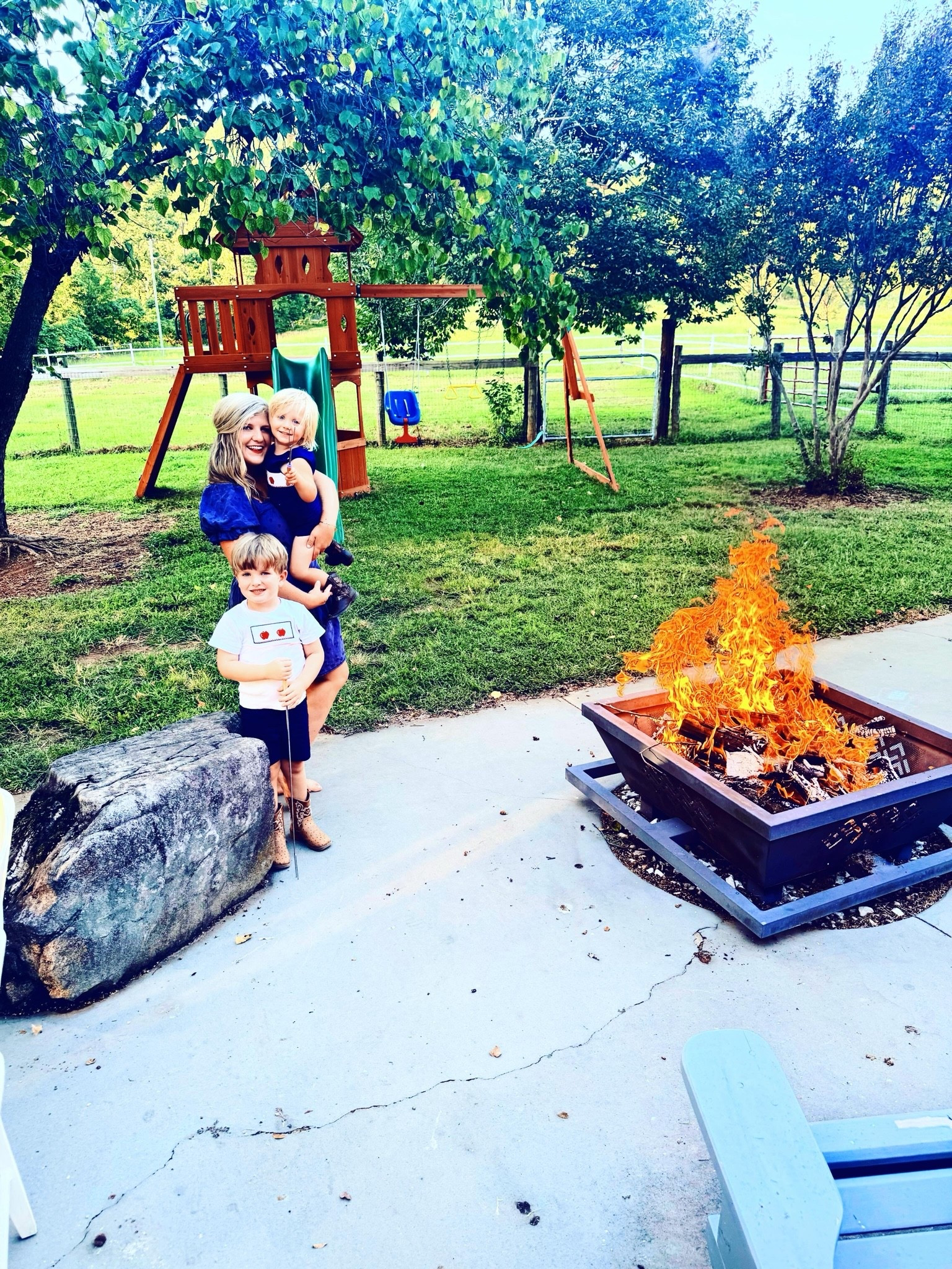 s e p t e m b e r   s ‘ m o r e s   o n   t h e   f a r m  🍫🤍🔥🪵🏕️♥️ #nightslikethis #makingmemories #septembernights #bonfirenight #backyardbonfire