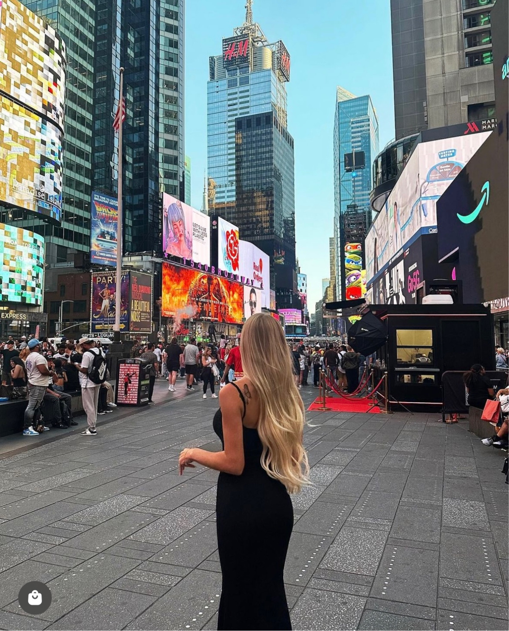 I just wanna watch the city unravel at night ♥ happiest girl ever to be back in New York City and Times Square. This city is truly magical.♥
.
.
Skims dress , new york city , times square , maxi dress , black dress , streetwear style , outfit inspo , outfits , outfit inspiration
.
.
#skims #skimsdress #newyorkcity #timessquare #timessquarenyc #outfitinspiration #outfitinspo #ootd #streetwearstyle #littleblackdress #lbd #fitteddress #citygirls #nyc 

#LTKtravel #LTKFind #LTKstyletip