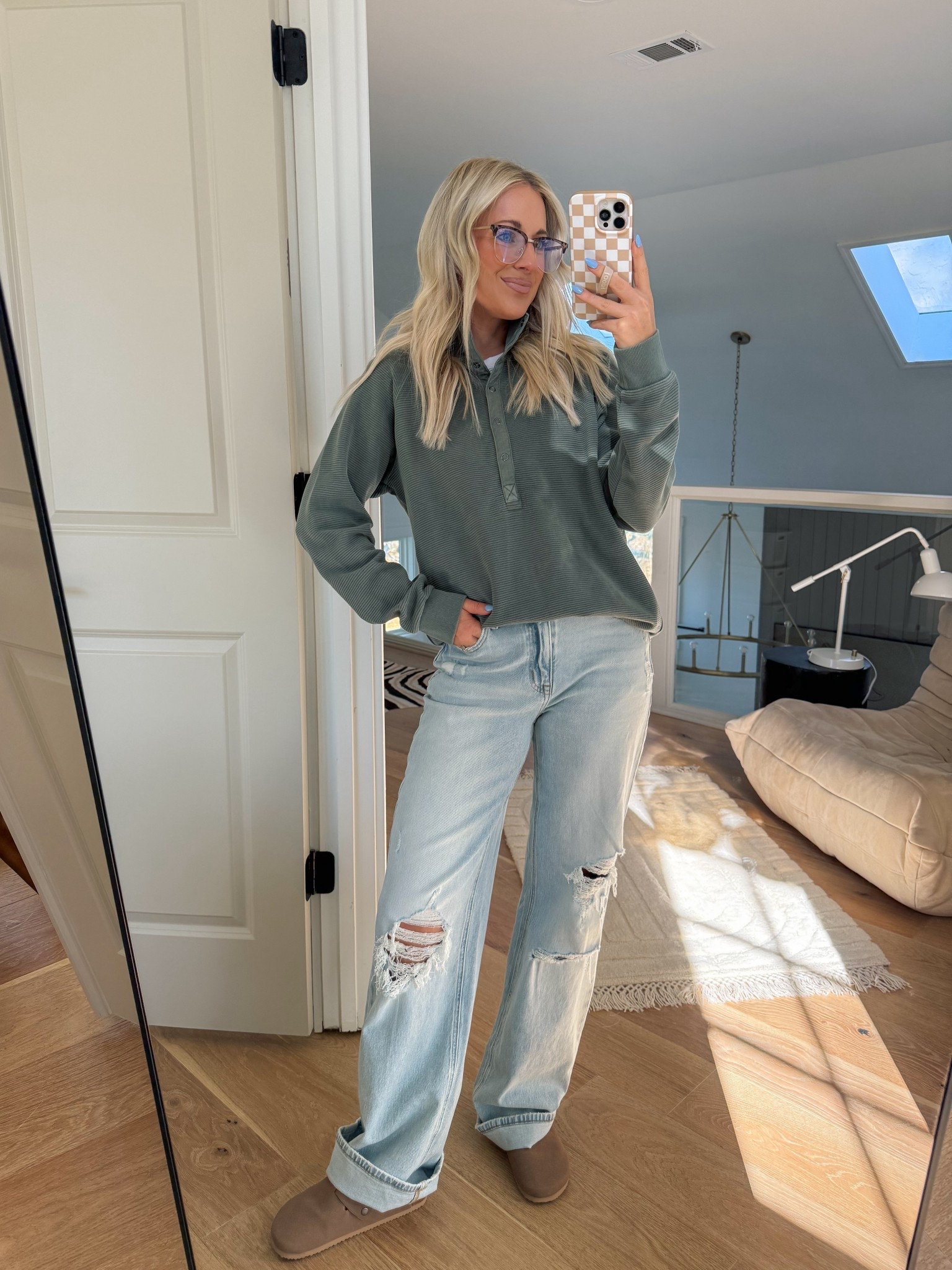 Small in the top and 4 Long in the jeans (but could’ve done the regular length! I’m 5’5” for reference!) 

#LTKootd