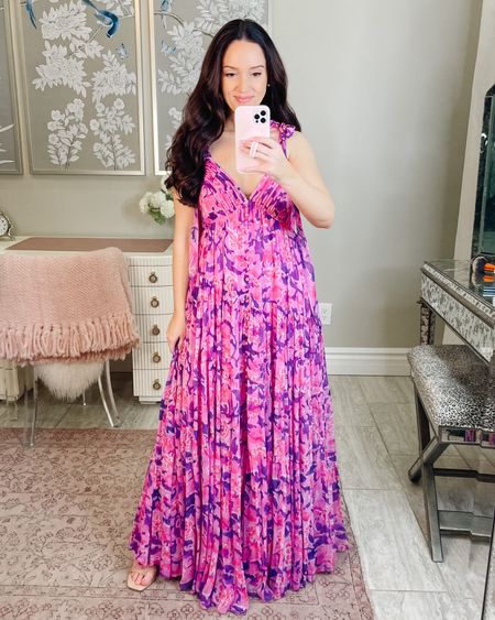 This Rocco sands maxi dress is perfect for your next beach vacation / spring break. I’m 5’ and need to get it shortened. But it’s a great summer maxi dress! 

#LTKSeasonal #LTKstyletip #LTKsalealert