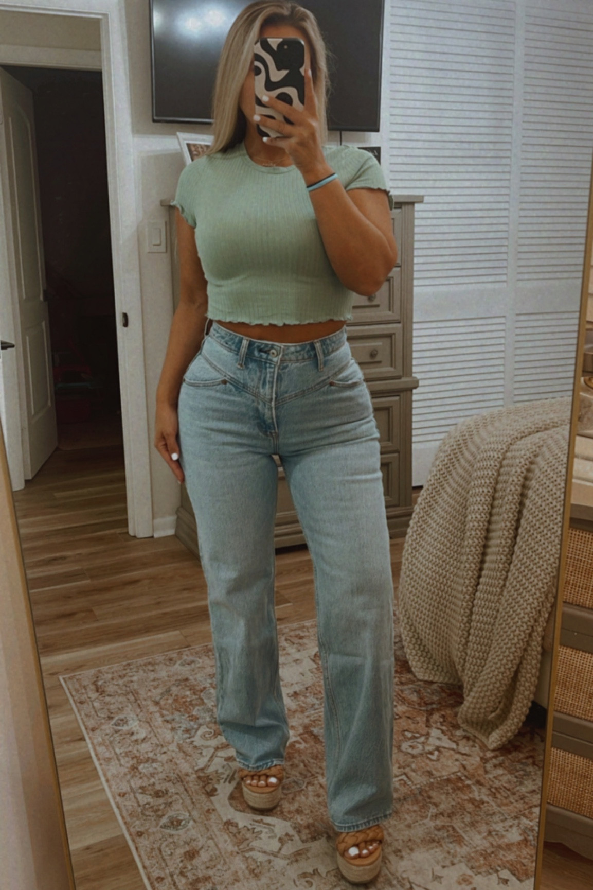 Obsessed with these Abercrombie jeans 🫶🏼✨ #abercrombie #denim #jeans #womens fashion 

#LTKFind #LTKcurves #LTKstyletip