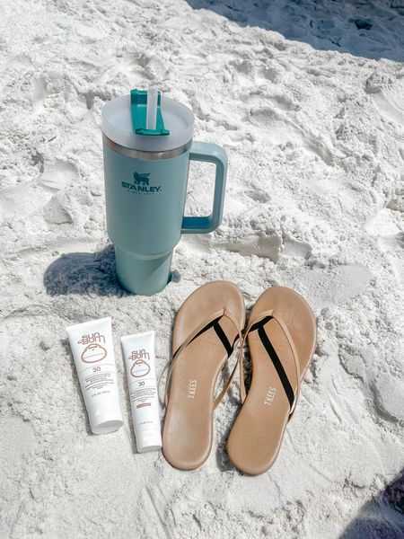 Beach essentials. Loved the mineral sunscreen from Sun Bum! It’s pregnancy safe and just a good alternative to chemical sunscreen 🙌🏻

#LTKbump #LTKtravel #LTKSeasonal