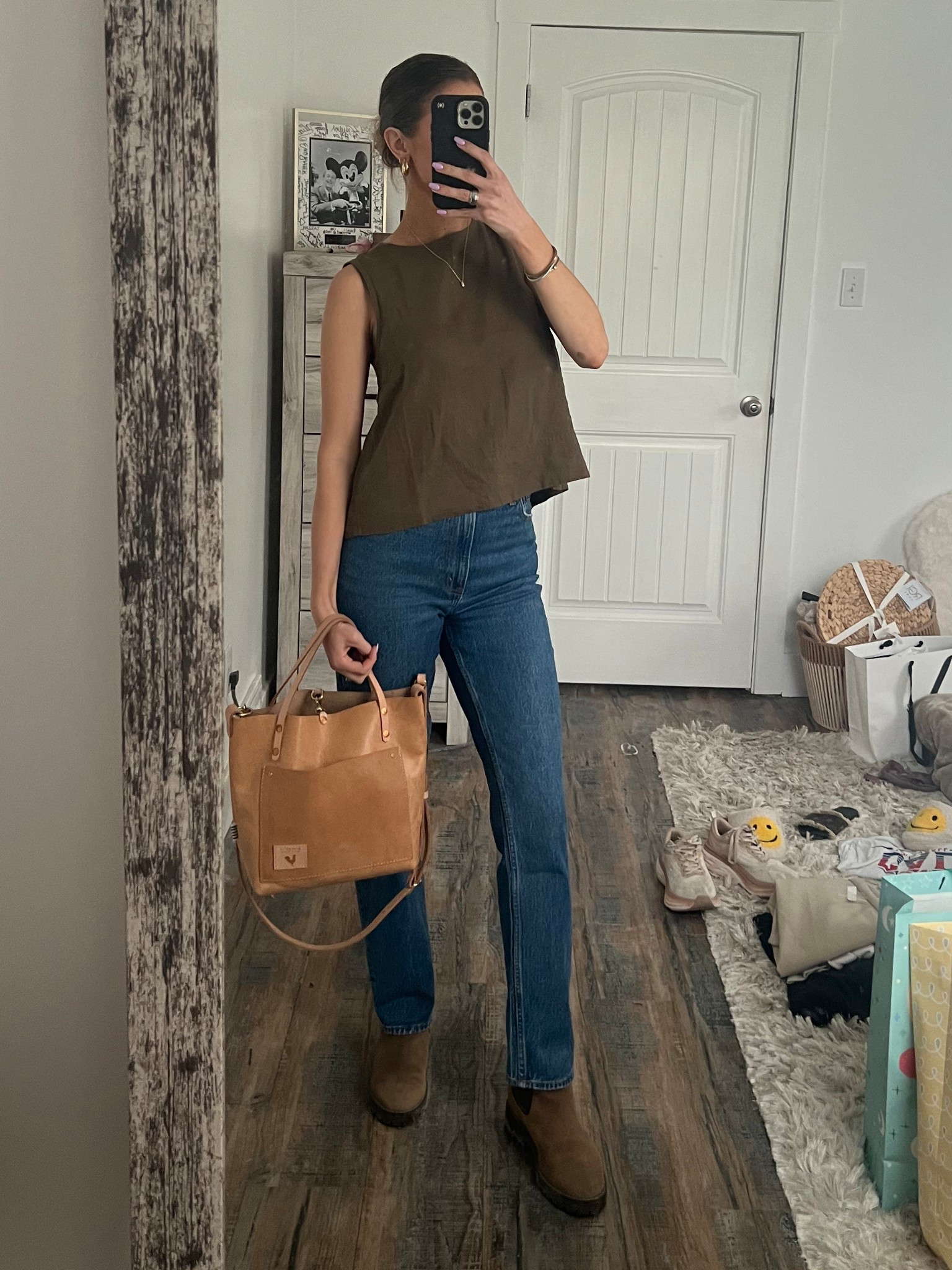 Showing farms today 🍀 🌾 Carrying my favorite bag 👜 Use code KELLEY20 at Meanwhile Back on the Farm for 20% off your purchase to snag my purse and more! 

#LTKShoeCrush #LTKWorkwear #LTKStyleTip
