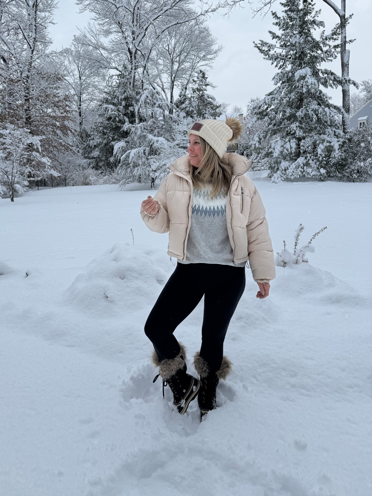 Cozy girl winter activated ❄️☕️🤍

#LTKootd #LTKFindsUnder100 #LTKOver40