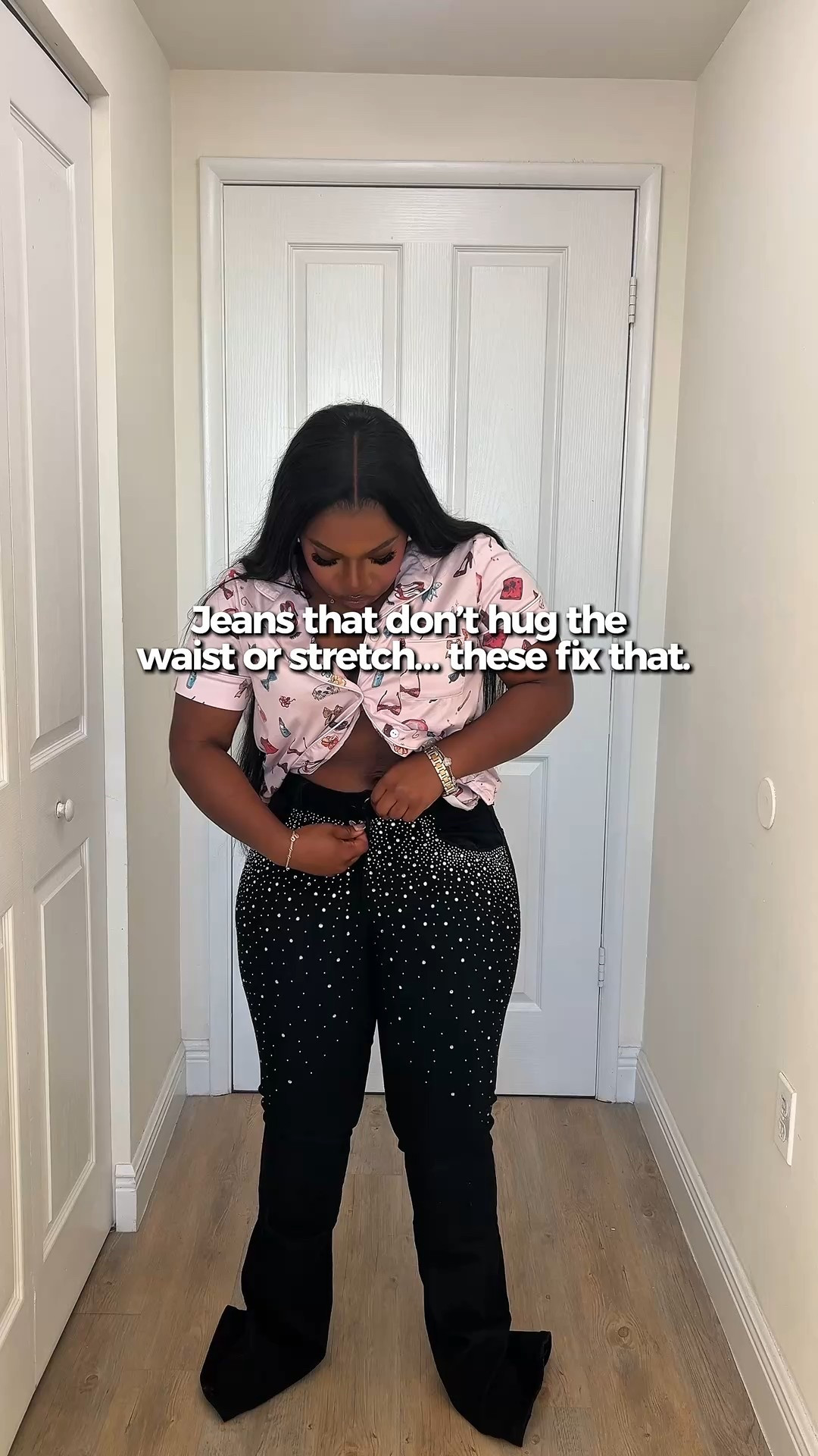 Jeans that actually hug the waist, stretch, AND fit curves.
Yeah... these solved my biggest problem.
GRWM because the fit deserved its own moment.
Comment "link" if you want them.
#petitecurvyfashion #curvyjeans #jeanfinds #grwmreel
#outfitinspo #curvyfit #fashionreels

#LTKootd #LTKdayinmylife #LTKgrwm