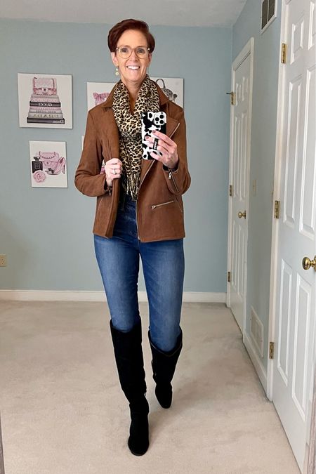Love mixing brown and black with a leopard scarf to tie it together. Jeans and tall boots also staples for a classic fall outfit.

Madewell jeans

Boots, faux suede jacket, jeans, leopard scarf, fall outfit

#LTKSale #LTKstyletip