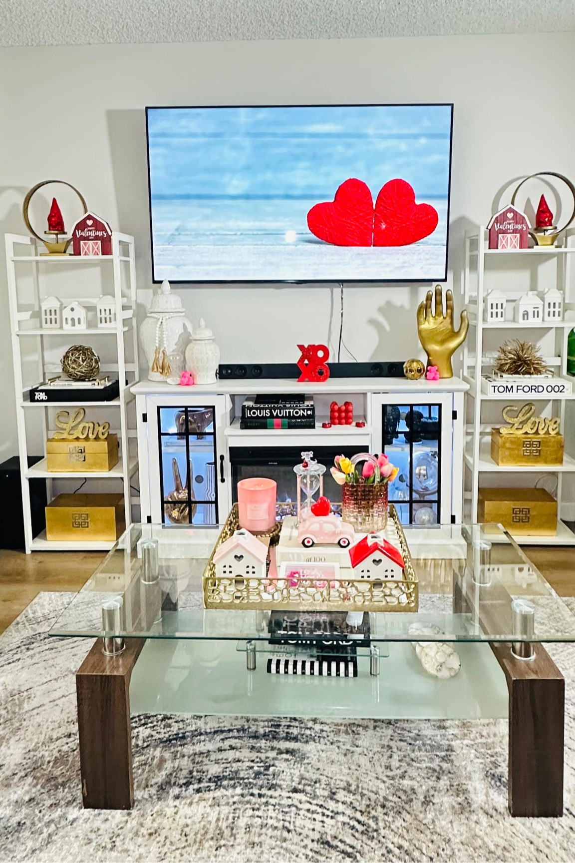 Valentines Decor.🖤

#homedecor #homedecoration #cornerofmyhome 


#LTKHome #LTKMostLoved #LTKStyleTip