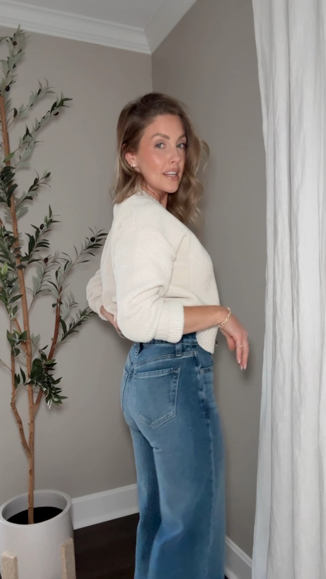 XS sweater / 24 jeans 

#LTKSaleAlert #LTKootd #LTKPetite