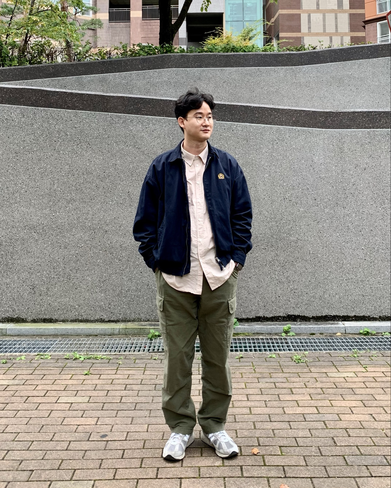 #uniqlo #cargopants #cargotrouser

These are khaki color goargo pants. It's good to wear in a loose size. The pockets on both sides are attractive.

#LTKmens #LTKeurope #LTKSeasonal