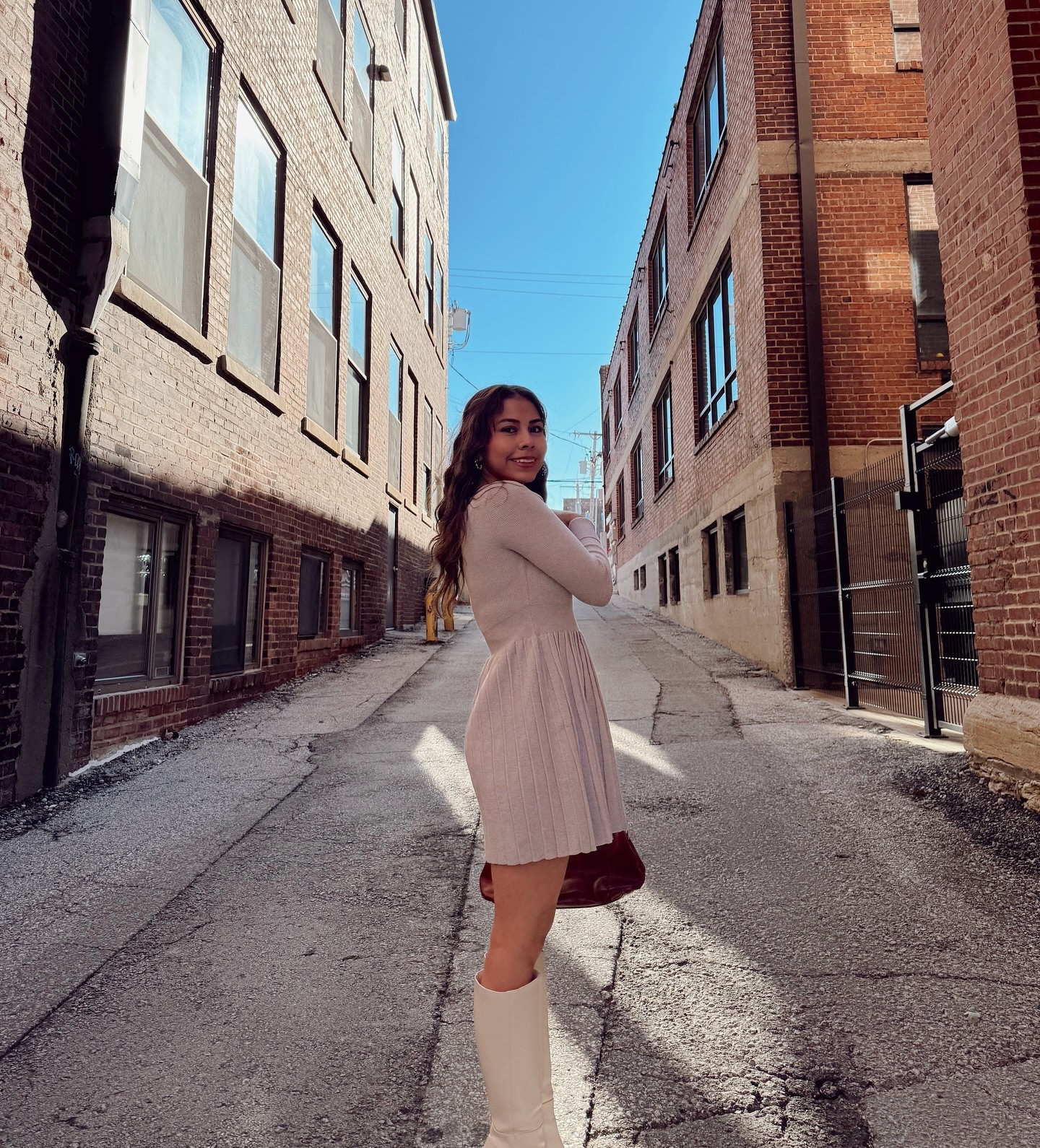 I think I’m starting to love sweater dresses😳 

Pssst dress is from @rihoas_official use my code AR20GF for 20% off🎀