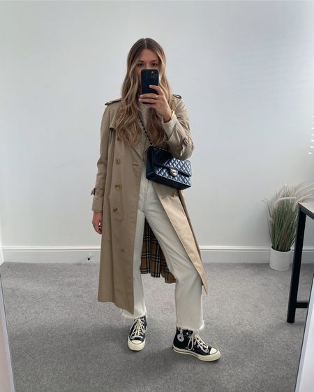 Neutral tones 🫶🏼

I love to layer up my trench coat this time of year and it works perfectly with my ecru jeans.



#LTKSeasonal #LTKeurope #LTKstyletip