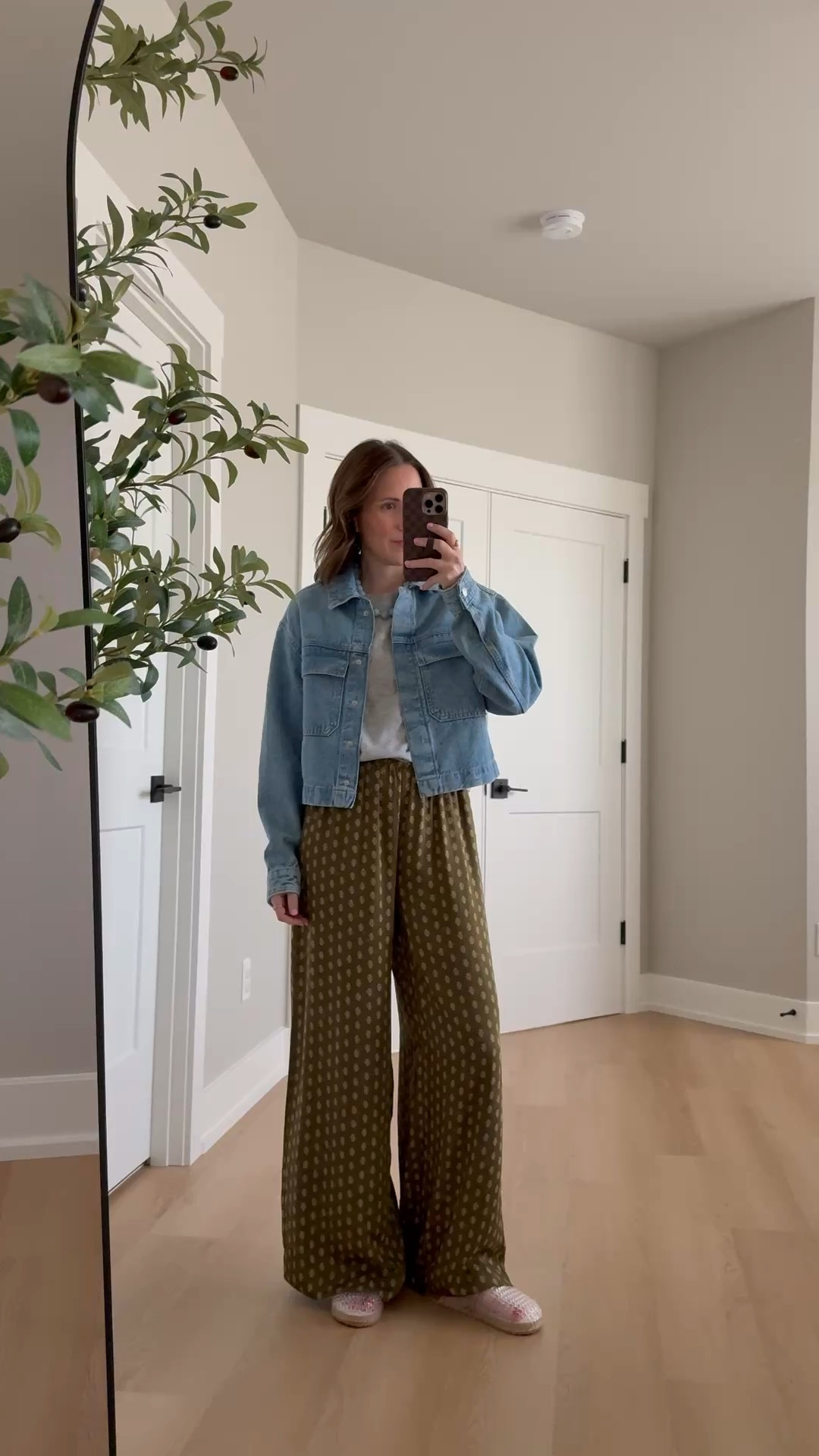 Teacher outfit idea 🍎 I’ve styled these target pants so many ways! They are $25 and incredibly comfortable! Wearing size small in all

Teacher outfit, classroom style, denim jacket, target style, jelly flats, outfit idea, teacher style