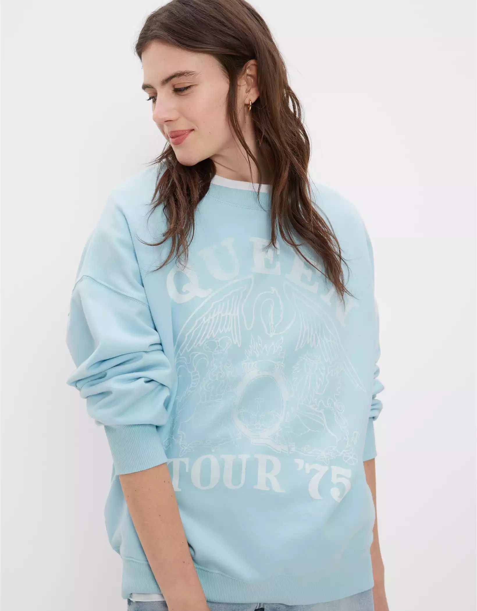 AE Oversized Queen Graphic Sweatshirt | American Eagle Outfitters (US & CA)