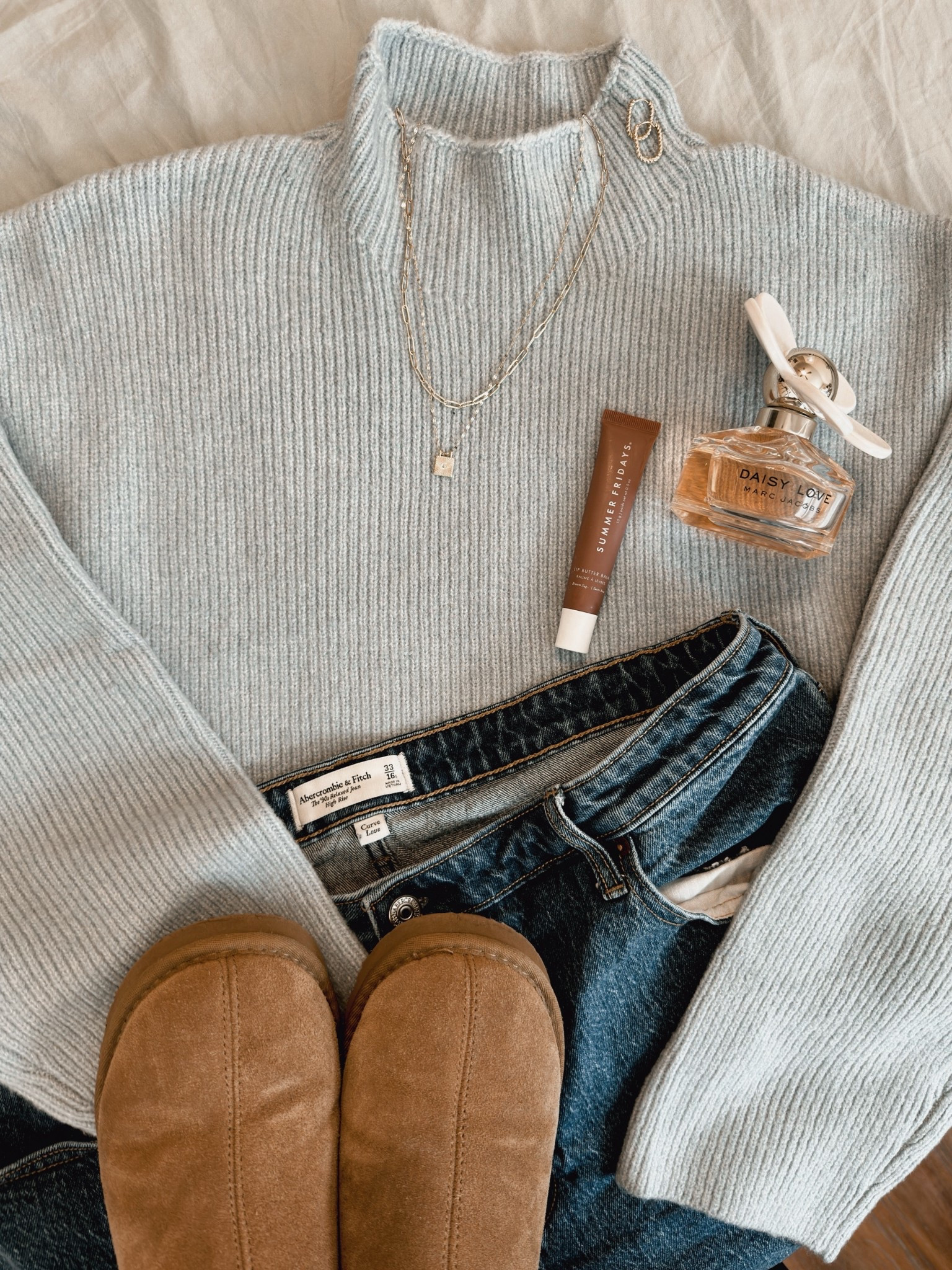 Outfit of the day!! 

Soaking up these (hopefully) last days of sweater weather before spring 🩵

#LTKSaleAlert #LTKSeasonal #LTKMidsize