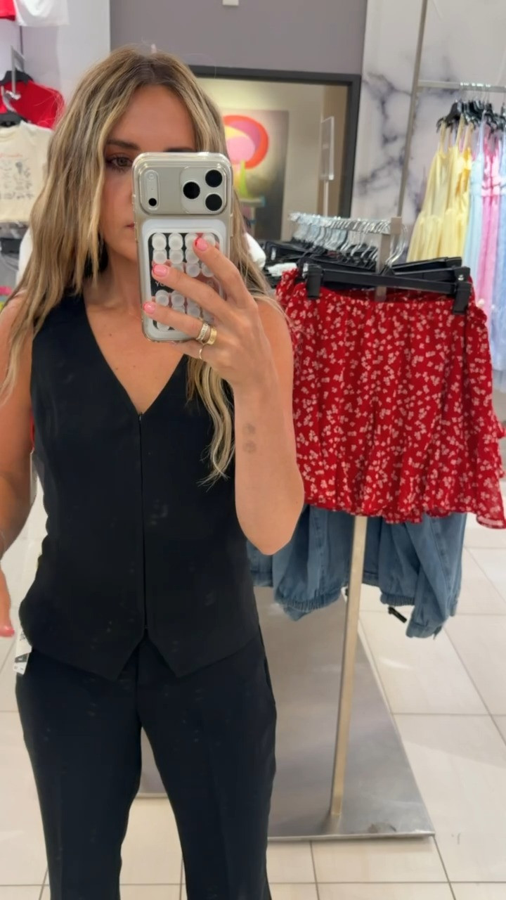 Who doesn’t love an outfit that doesn’t wrinkle! 

Xs in both the top and the pants - runs big 

Nordstrom anniversary sale, Nordstrom sale, NSALE, workwear, chic outfit, elevated fashion 

 

#LTKPetite #LTKootd #LTKSaleAlert