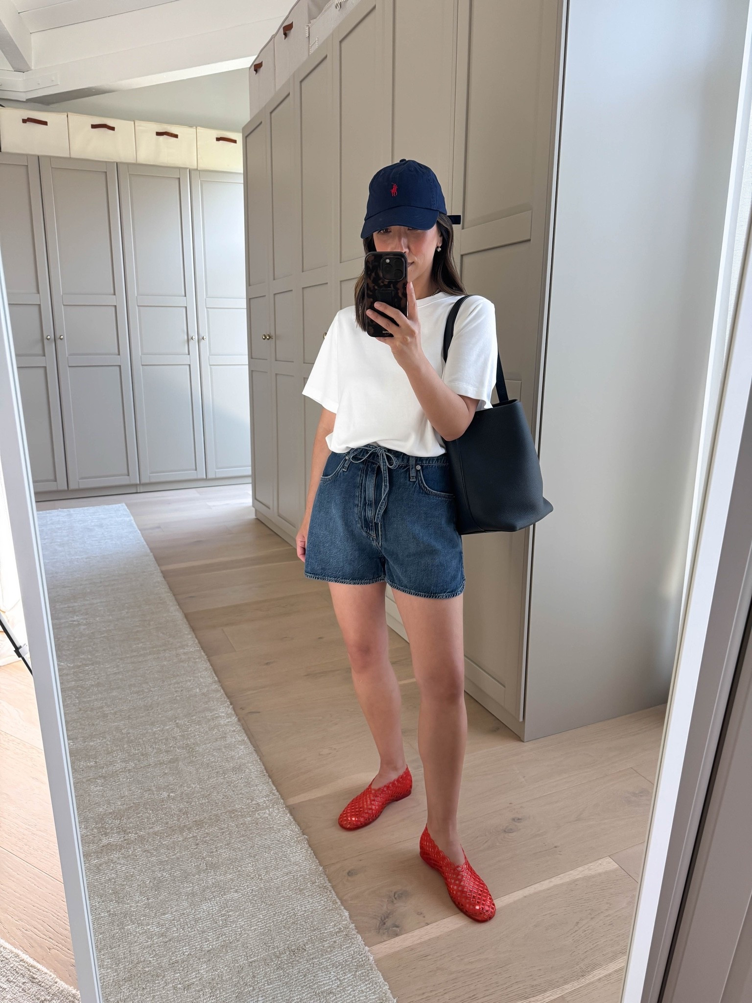 New arrivals and denim shorts that feel like sweatpants. 

Aritzia tee medium
Rag & Bone shorts small 
Steve Madden jellies 5
The Row bag medium
Polo chino hat
Dorsey James necklace 15”
Electric picks earrings

summer outfits, summer style, petite style

#LTKootd #LTKmomlife #LTKPetite