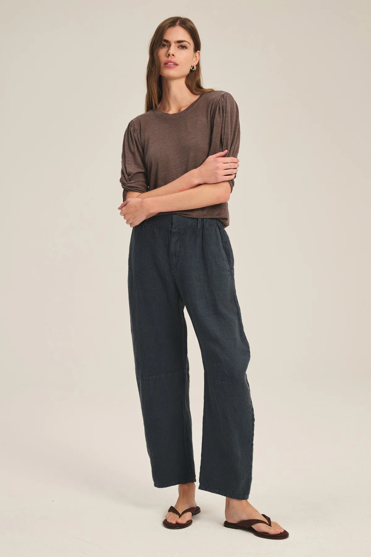 TAYLOR HEAVY LINEN CURVED LEG PANT | Velvet by Graham & Spencer