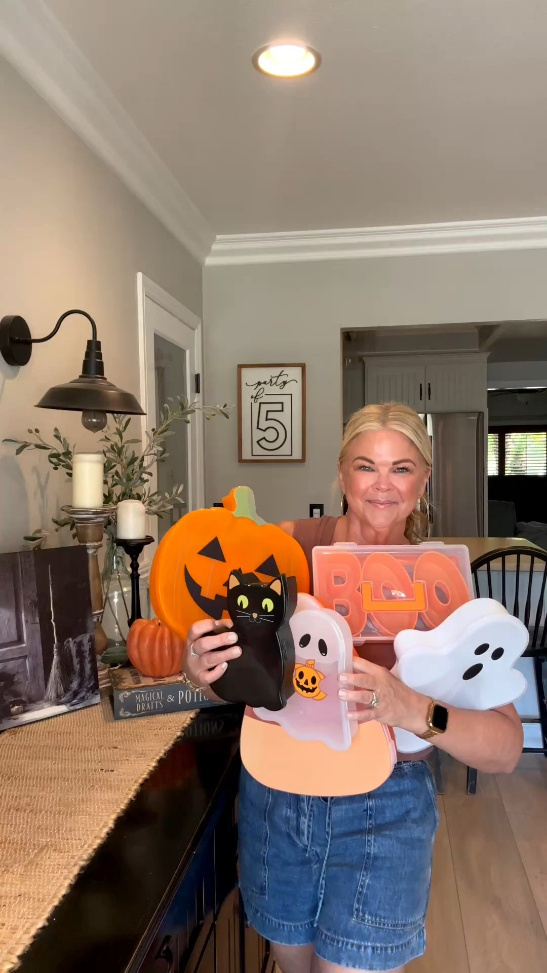 These Halloween snack & gift boxes are perfect for gifting for Halloween! They are affordable, cute & so festive. Fill with all your tricks & treats👻🎃👻🎃

#LTKSeasonal #LTKHome #LTKstorytime