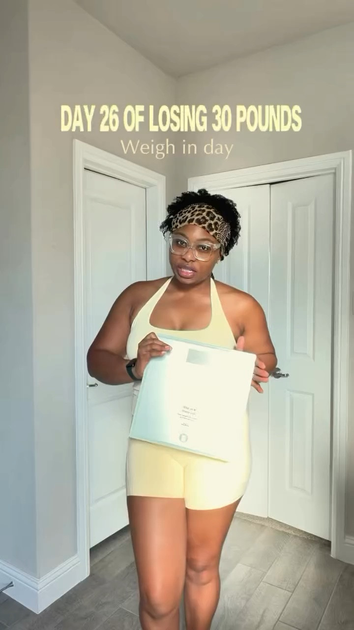 Weigh in day 🙈⚖️
Let’s see if I lost any weight, if any. 😅

Do you see the difference?

Lifestyle and nutrition program I am in: @jumpstart_health_coaching 

If you to sign up, tell her I sent you! ❤️

Moisturizer: @paulaschoice 
Deodorant: @secretdeodorant 
Sunscreen: @beautyofjoseon_official