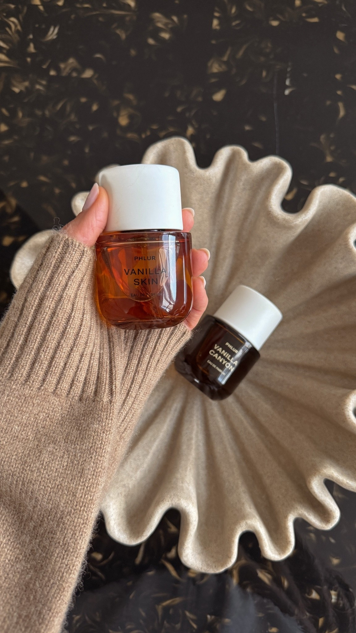 The vanilla edit 🤎
Two scents I’ll be wearing into fall + beyond.
@phlur @sephora #phlur #phlurfragrances #phluratsephora #wearwhatstrue #phlurpartner

#LTKBeauty #LTKSeasonal #LTKselfcare