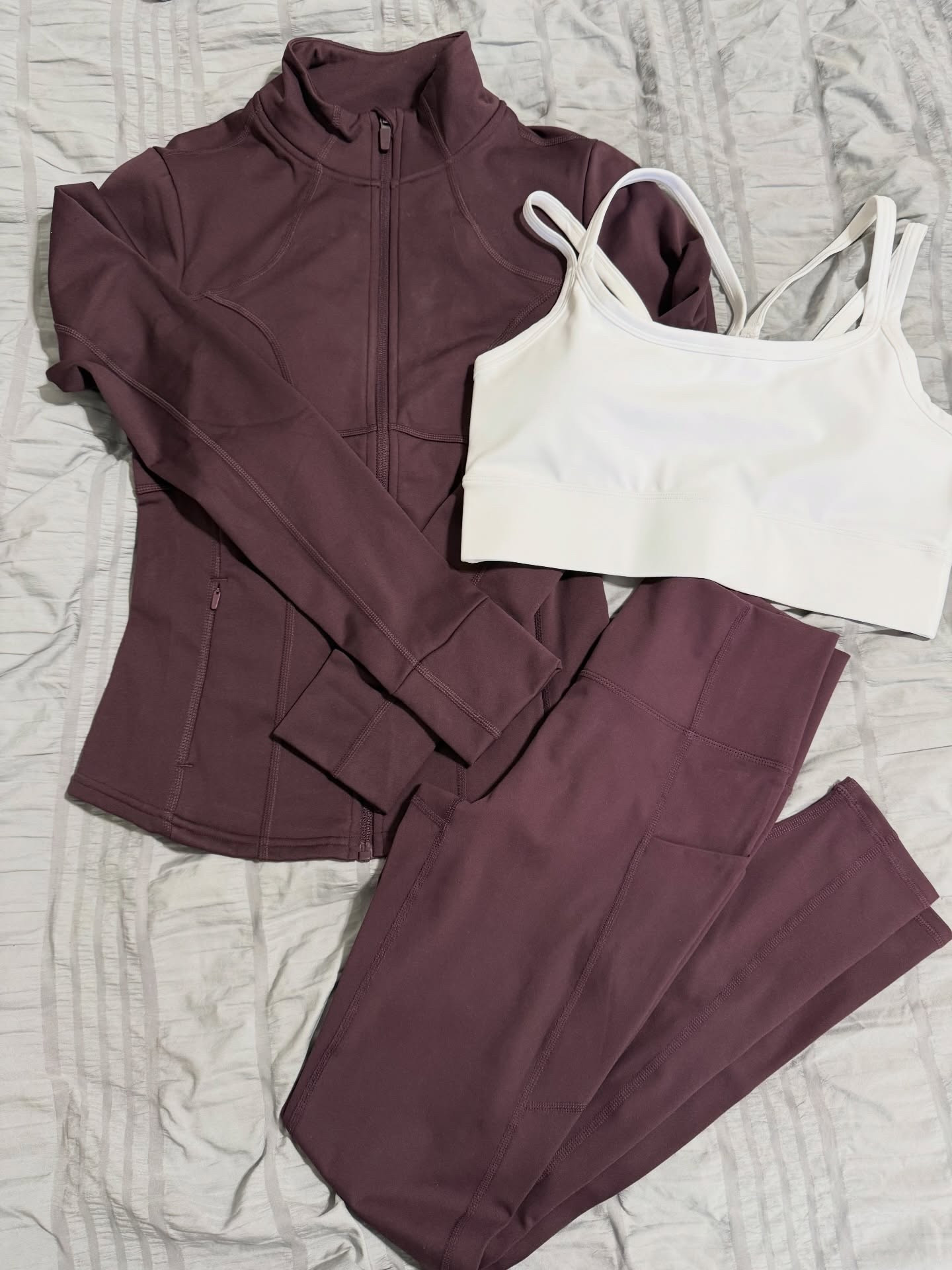 #fableticspartner Love this soft, flattering and comfortable set from @fabletics 
 
Sign up for VIP membership you’ll get 20% to 50% off everything, always!! 

Link to 🛍️ in my Bio.

Yoga pants sports bra zip up jacket