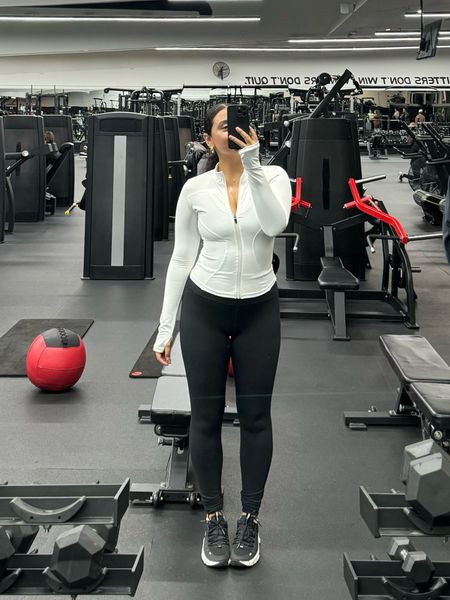 workout jacket link🤍a lulu lemon dupe (runs TTS/ comes in like 10 colors)

My leggings are also from Amazon! 