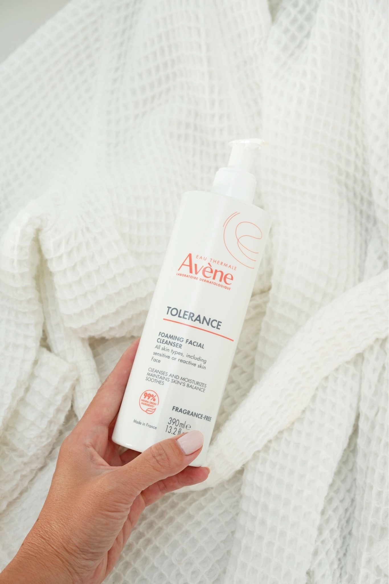 #ad Currently obsessed with the @aveneusa Tolerance Foaming Facial Cleanser at @target for a gentle but very effective cleanser! Love how it’s great for sensitive skin. 10/10 recommend!

#targetpartner #sensitiveskin