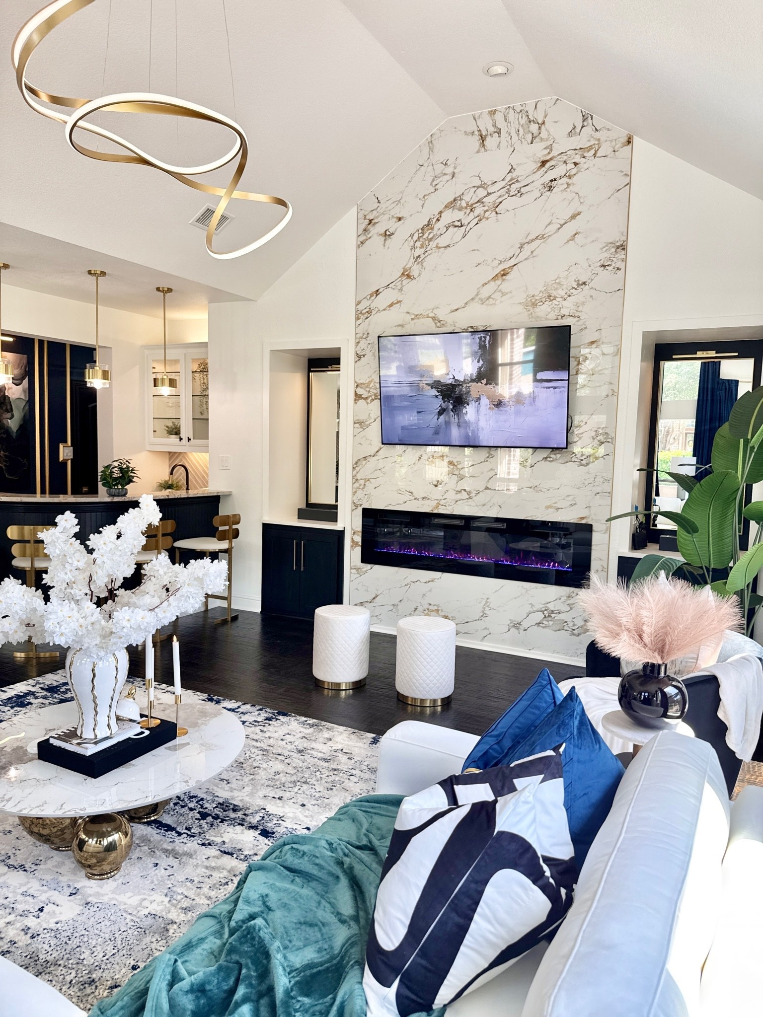 Luxury living room with bar. Shop the look! 🤩💙

#LTKHome #LTKSaleAlert #LTKU
